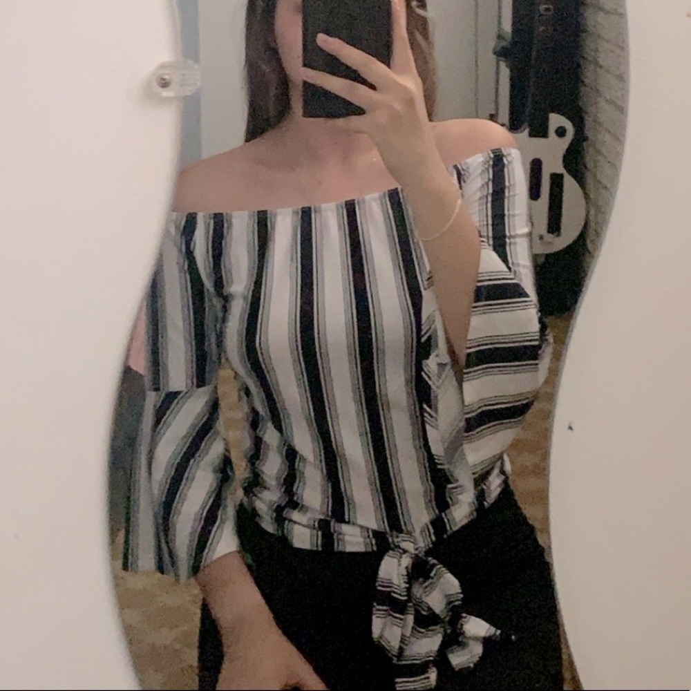 Black and white off the shoulder elegant top